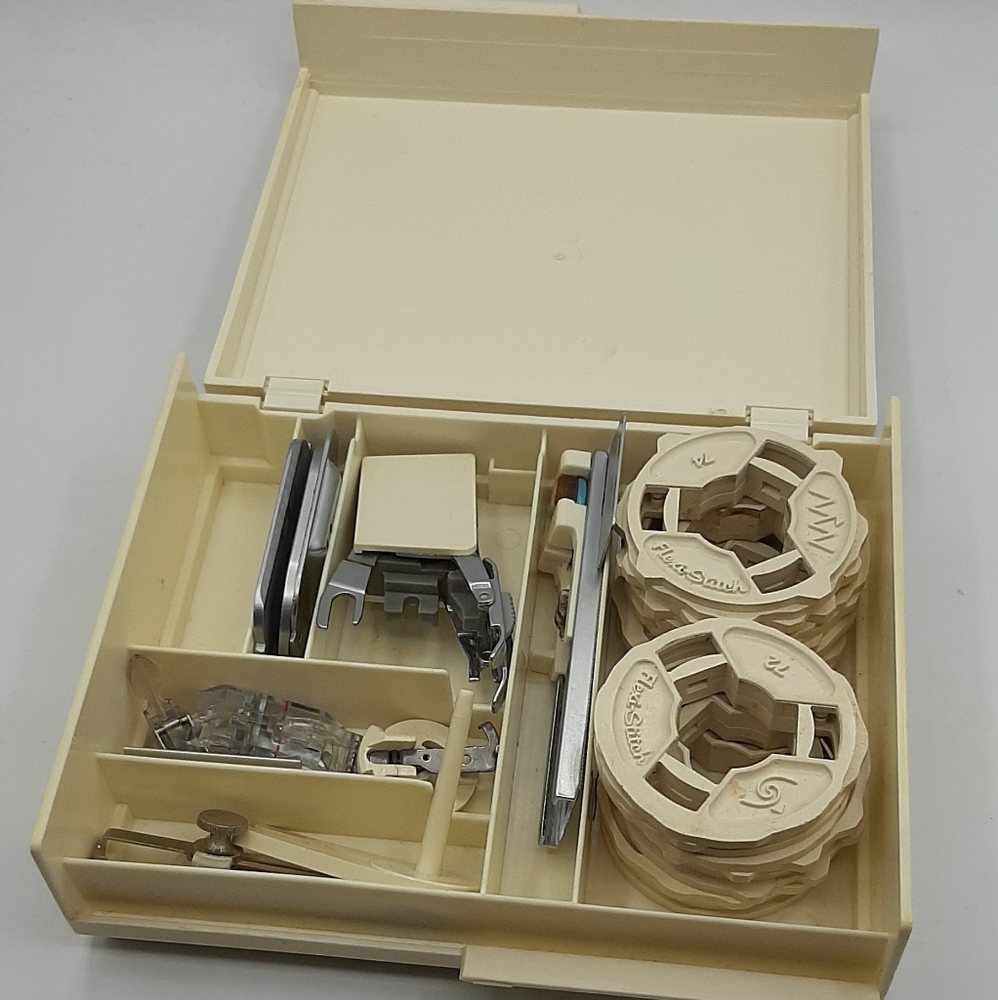 Singer Sewing Machine Parts 161172 381114 3 Foot Plates 5 Feet 6 Flexi-Stitch